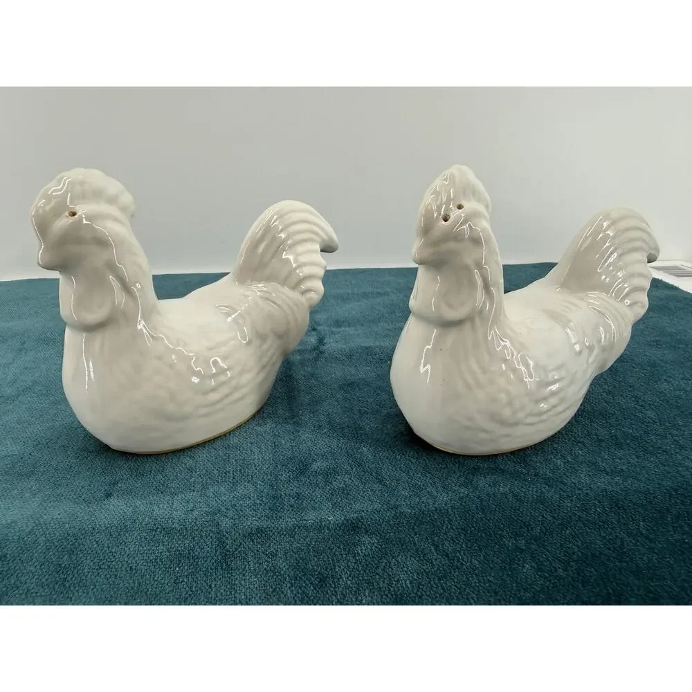 Vintage White Ceramic Rooster Salt Pepper Shakers Thanksgiving Farmhouse Table